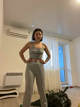 Snapshot of Edenne chatting on 12/22/24, 06:49 Edenne online show from 12/22/24, 06:49