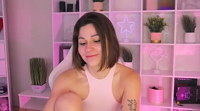 Snapshot of Edenne chatting on 01/04/25, 02:56 Edenne online show from 01/04/25, 02:56