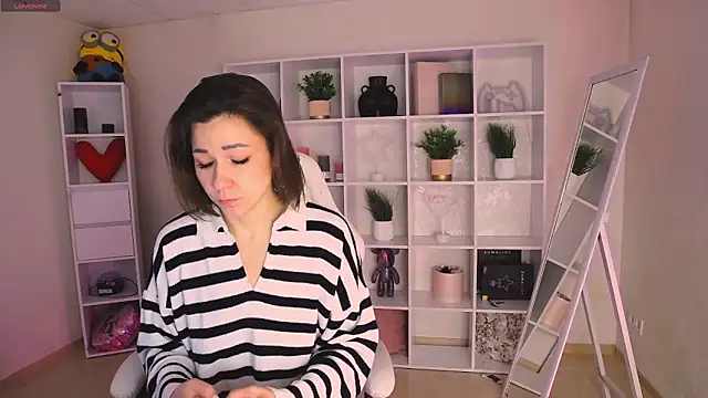 Snapshot of Edenne chatting on 01/18/25, 07:59 Edenne online show from 01/18/25, 07:59