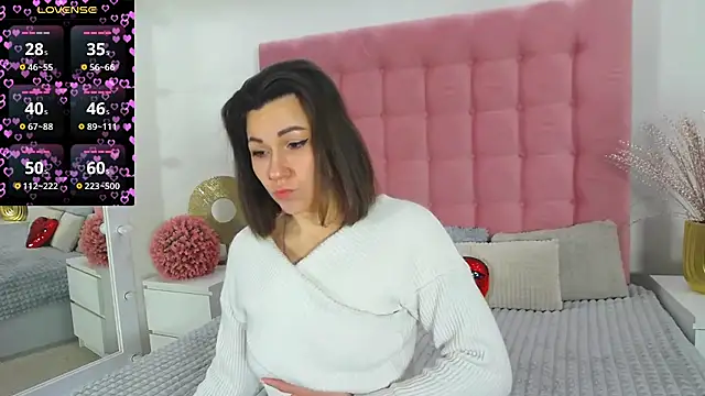 Snapshot of Edenne chatting on 02/23/25, 06:39 Edenne online show from 02/23/25, 06:39