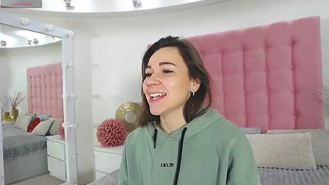 Snapshot of Edenne chatting on 02/27/25, 07:34 Edenne online show from 02/27/25, 07:34