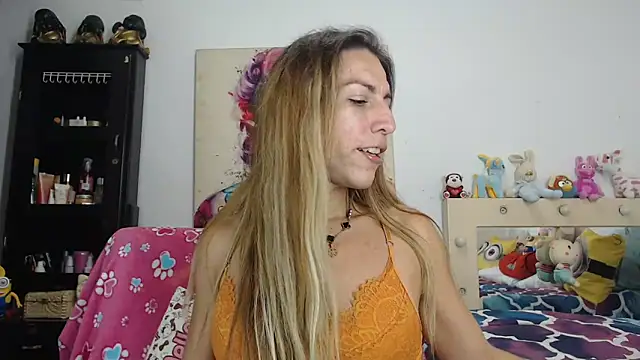 Snapshot of aleera_starxx982 chatting on 05/07/26, 12:05 aleera starxx982 online show from 05/07/26, 12:05