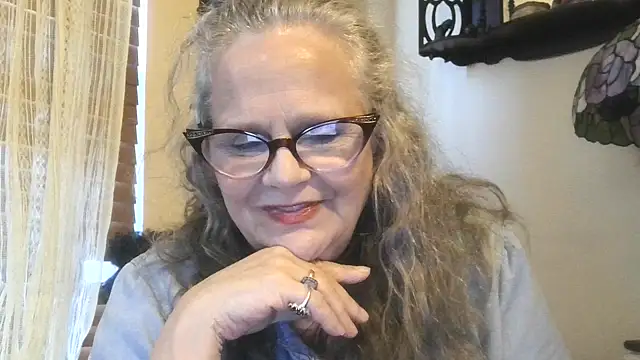 Snapshot of DestineeLoverGirl chatting on 11/11/25, 01:44 DestineeLoverGirl online show from 11/11/25, 01:44