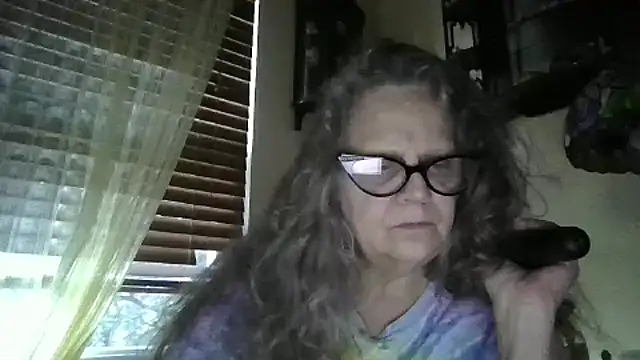 Snapshot of DestineeLoverGirl chatting on 11/18/25, 12:31 DestineeLoverGirl online show from 11/18/25, 12:31