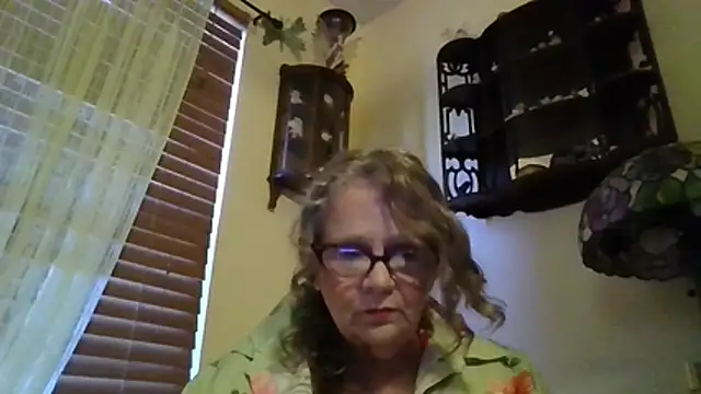 Snapshot of DestineeLoverGirl chatting on 12/01/25, 04:12 DestineeLoverGirl online show from 12/01/25, 04:12