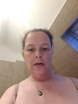 Snapshot of saharaheiss chatting on 12/16/24, 03:22 saharaheiss online show from 12/16/24, 03:22