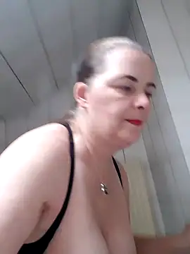 Snapshot of saharaheiss chatting on 12/24/24, 01:50 saharaheiss online show from 12/24/24, 01:50