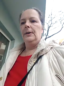 Snapshot of saharaheiss chatting on 01/10/25, 02:45 saharaheiss online show from 01/10/25, 02:45