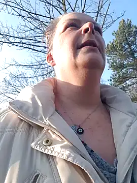 Snapshot of saharaheiss chatting on 01/21/25, 01:43 saharaheiss online show from 01/21/25, 01:43