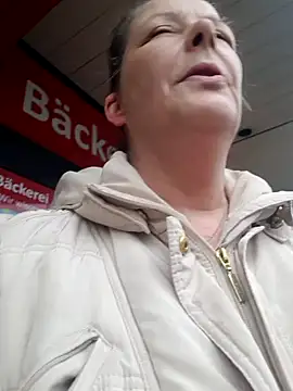 Snapshot of saharaheiss chatting on 01/23/25, 02:39 saharaheiss online show from 01/23/25, 02:39