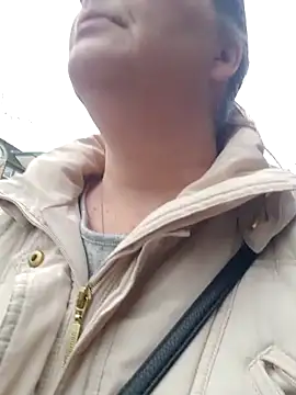 Snapshot of saharaheiss chatting on 02/15/25, 08:33 saharaheiss online show from 02/15/25, 08:33