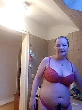 Snapshot of saharaheiss chatting on 02/19/25, 04:44 saharaheiss online show from 02/19/25, 04:44