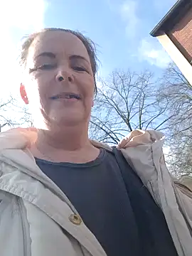 Snapshot of saharaheiss chatting on 02/26/25, 10:47 saharaheiss online show from 02/26/25, 10:47