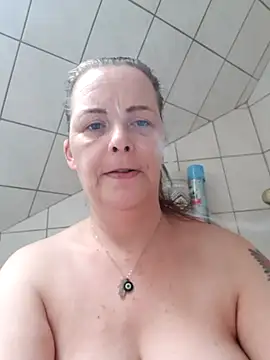 Snapshot of saharaheiss chatting on 02/27/25, 09:32 saharaheiss online show from 02/27/25, 09:32