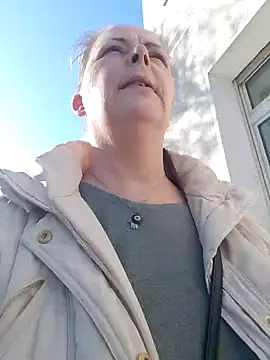 Snapshot of saharaheiss chatting on 03/03/25, 10:38 saharaheiss online show from 03/03/25, 10:38