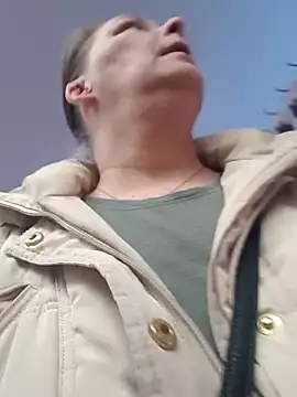 Snapshot of saharaheiss chatting on 03/03/25, 02:26 saharaheiss online show from 03/03/25, 02:26