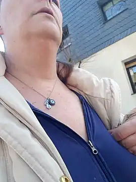 Snapshot of saharaheiss chatting on 03/20/25, 12:11 saharaheiss online show from 03/20/25, 12:11