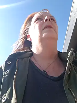 Snapshot of saharaheiss chatting on 03/21/25, 11:44 saharaheiss online show from 03/21/25, 11:44