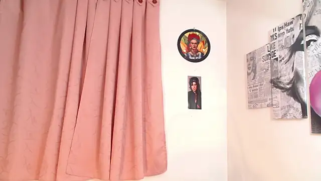 Snapshot of melisa_es chatting on 02/20/25, 12:52 melisa es online show from 02/20/25, 12:52