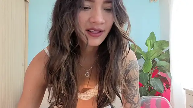 Snapshot of melisa_es chatting on 11/14/25, 01:21 melisa es online show from 11/14/25, 01:21