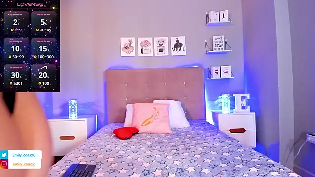 Snapshot of EmilyCoast-1 chatting on 12/02/25, 07:20 EmilyCoast-1 online show from 12/02/25, 07:20