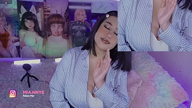 Snapshot of MiaMammie chatting on 12/16/24, 08:52 MiaMammie online show from 12/16/24, 08:52