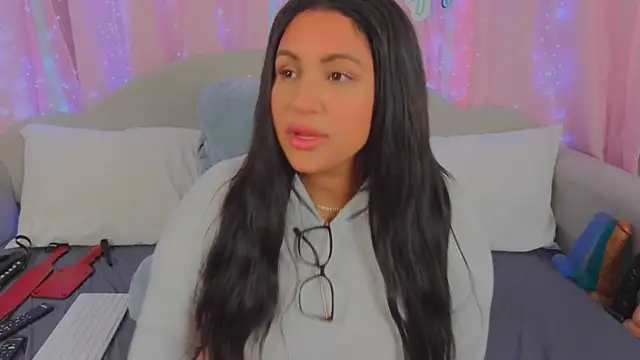 MeghanXO online show from 12/04/24, 11:57