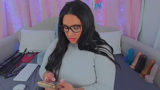 MeghanXO online show from 12/13/24, 02:43