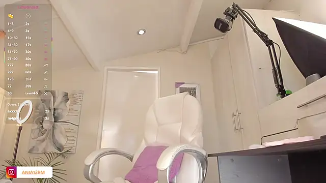 catalinasaiz online show from 10/19/25, 01:56