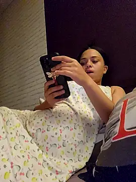 Snapshot of RuggyRackz chatting on 11/05/25, 04:12 RuggyRackz online show from 11/05/25, 04:12