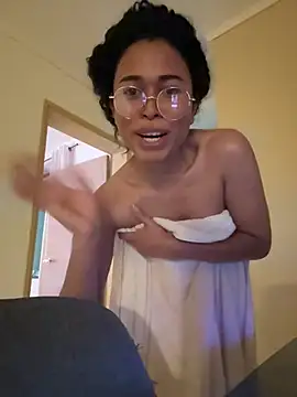 GabriSaenz online show from 12/22/24, 10:47