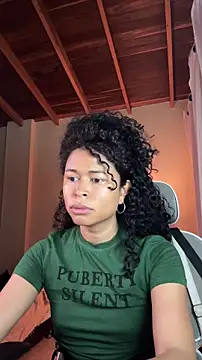 GabriSaenz online show from 10/30/25, 01:12