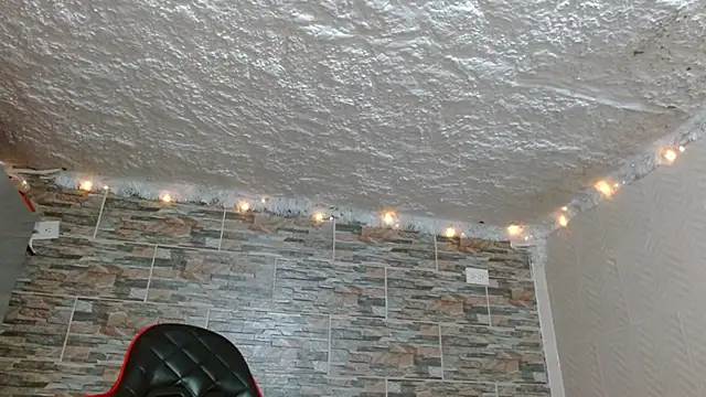 Snapshot of omar_alurba chatting on 10/17/25, 05:21 omar alurba online show from 10/17/25, 05:21