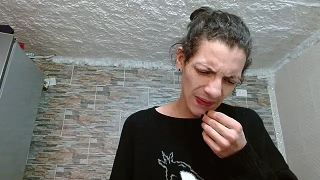 Snapshot of omar_alurba chatting on 10/23/25, 05:44 omar alurba online show from 10/23/25, 05:44