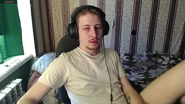 darienlarge online show from 10/21/25, 01:56