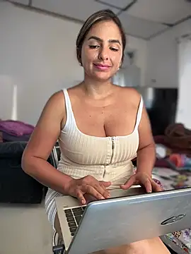 sammyqueenx21 online show from 01/29/25, 10:32