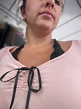 sammyqueenx21 online show from 01/30/25, 03:29