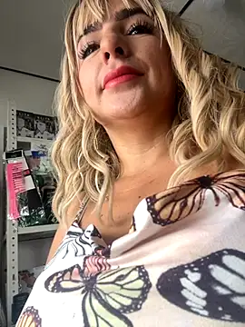 Snapshot of sammyqueenx21 chatting on 10/03/25, 03:31 sammyqueenx21 online show from 10/03/25, 03:31