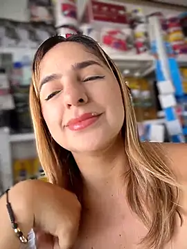 Snapshot of sammyqueenx21 chatting on 12/15/25, 01:37 sammyqueenx21 online show from 12/15/25, 01:37