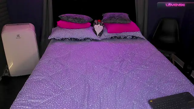 bull vixen2001 online show from 10/16/25, 11:17