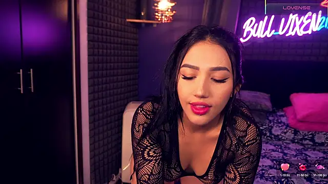 Snapshot of bull_vixen2001 chatting on 11/16/25, 09:48 bull vixen2001 online show from 11/16/25, 09:48