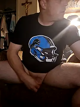 Snapshot of curiouscock38 chatting on 11/16/25, 11:10 curiouscock38 online show from 11/16/25, 11:10