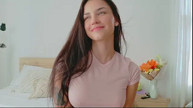 Snapshot of GrettaBenett chatting on 10/28/25, 09:50 GrettaBenett online show from 10/28/25, 09:50