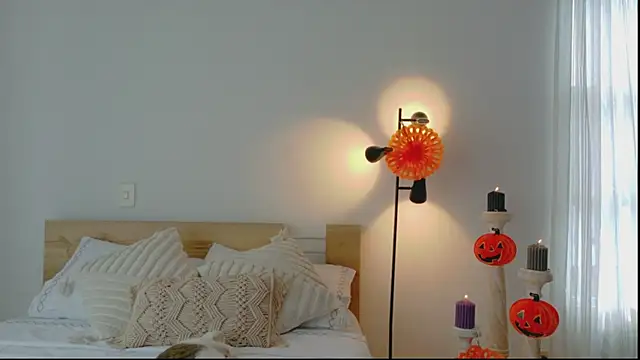 Snapshot of GrettaBenett chatting on 10/31/25, 07:15 GrettaBenett online show from 10/31/25, 07:15