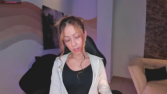 ErikaBenz  online show from 12/19/24, 12:23