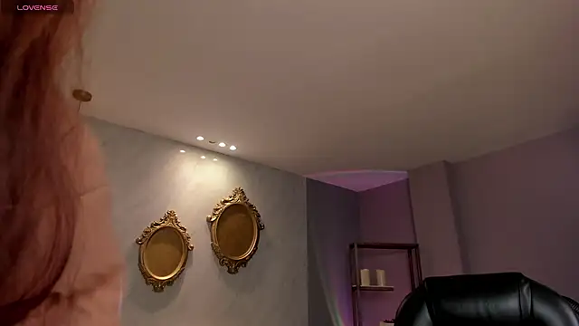 ErikaBenz  online show from 10/12/25, 12:15