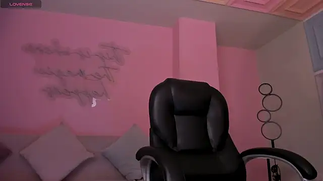 Snapshot of ErikaBenz_ chatting on 01/18/26, 12:09 ErikaBenz online show from 01/18/26, 12:09