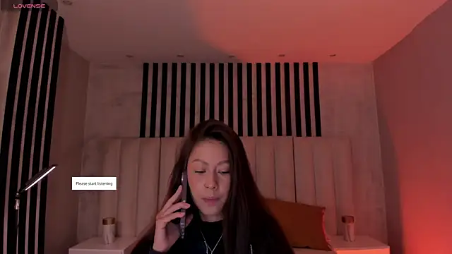 Snapshot of ErikaBenz_ chatting on 05/25/26, 12:33 ErikaBenz online show from 05/25/26, 12:33