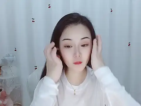 Snapshot of Angel-C chatting on 10/31/25, 01:39 Angel-C online show from 10/31/25, 01:39