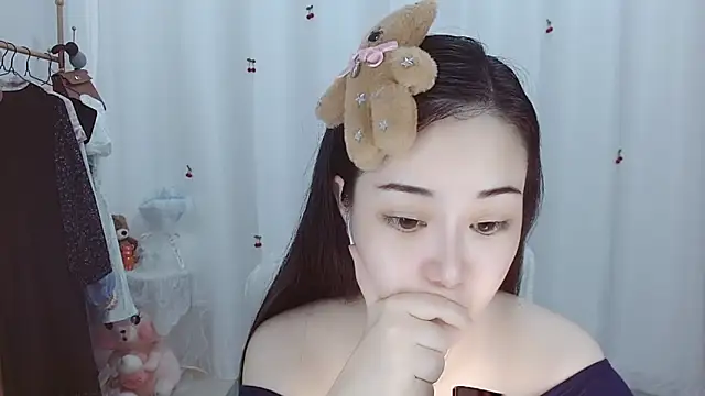 Snapshot of Angel-C chatting on 11/09/25, 01:37 Angel-C online show from 11/09/25, 01:37